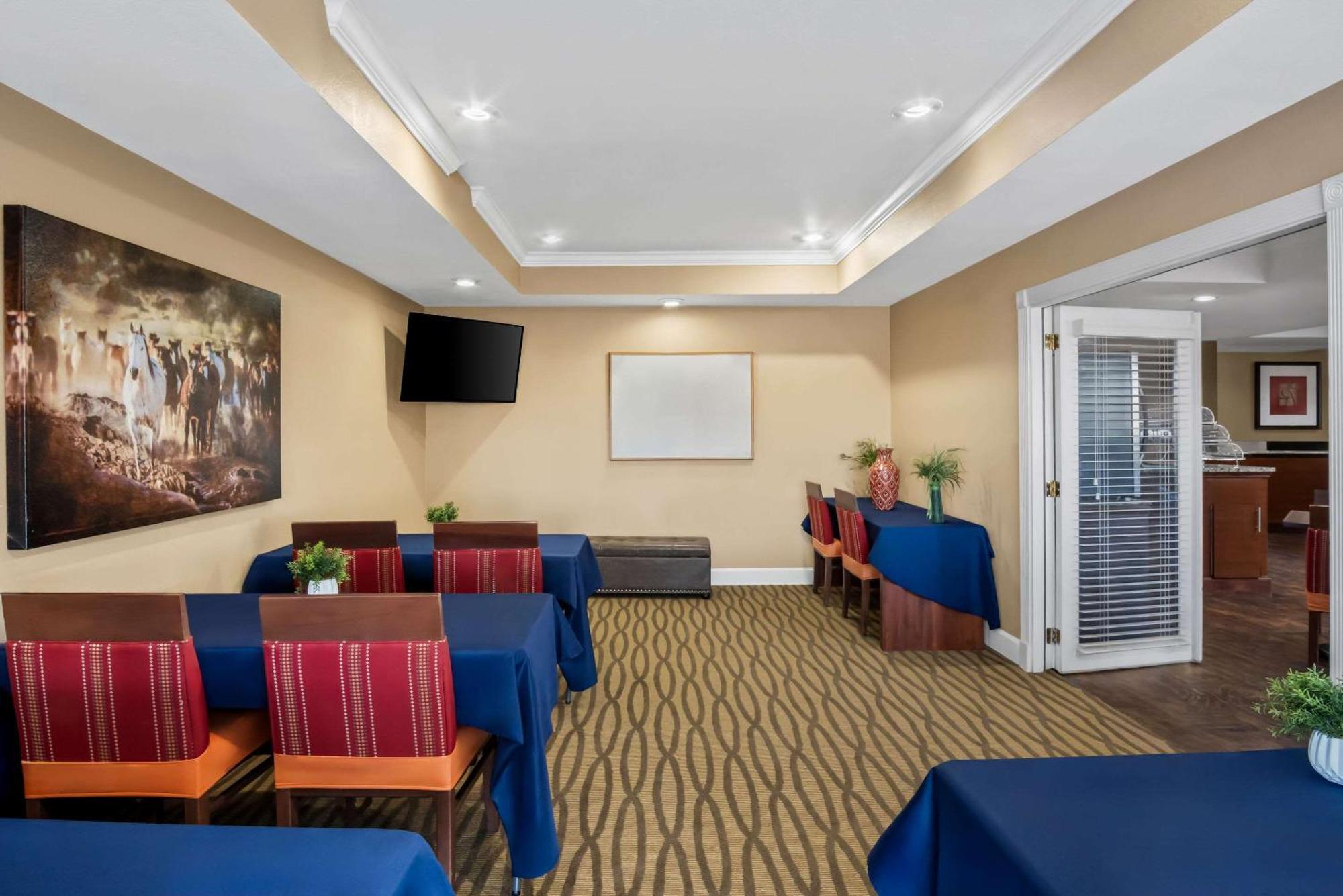 Comfort Suites Las Colinas Center Irving Exterior foto